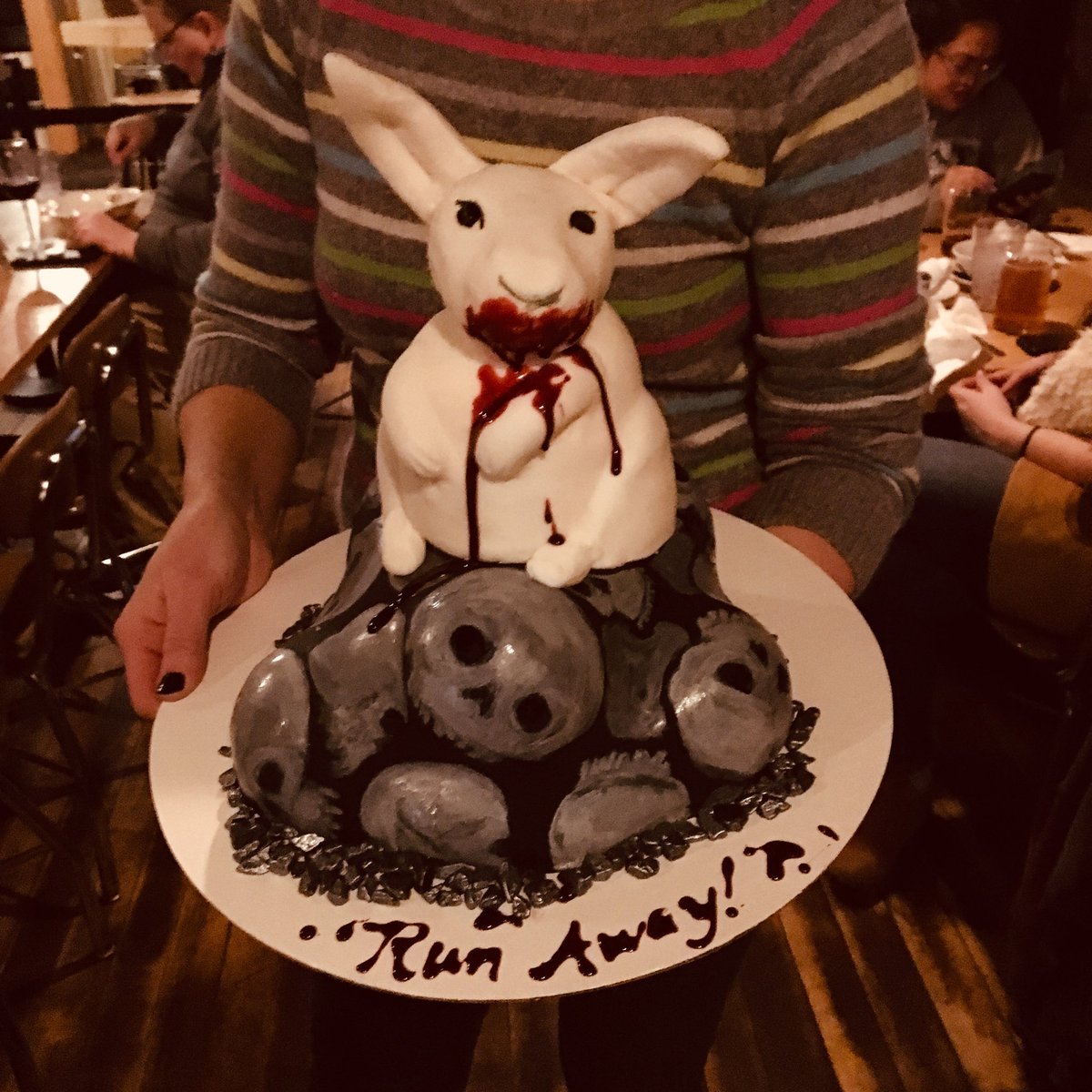 fugeecat's tweet photo. The perfect #MontyPython fan cake. https://t.co/Da5O5gHMMK