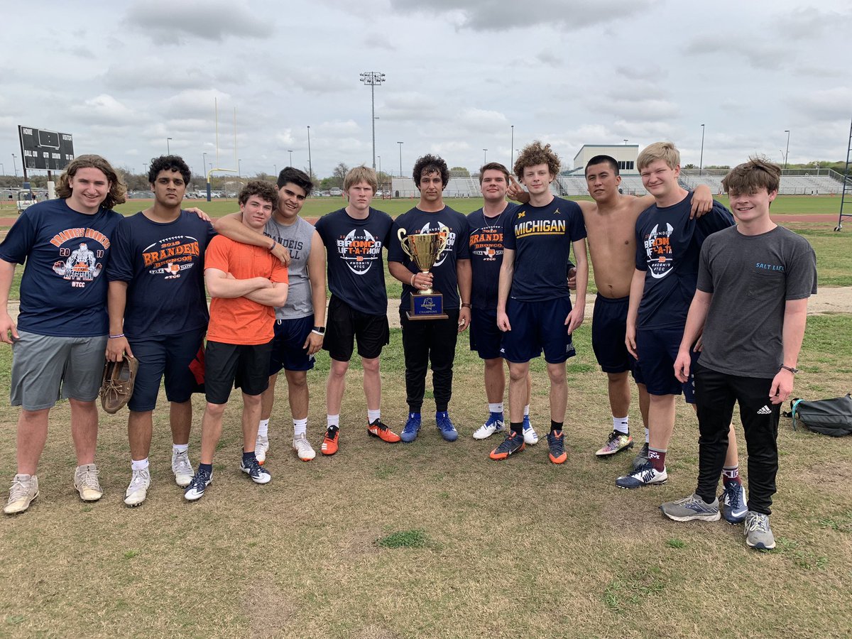 SaBrandeis's tweet photo. SHOUT OUT TO OUR SENIORS WHO COMPETED IN THE ALUMNI VS PLAYERS FLEET-BALL GAME TODAY‼️  ONCE A #BRONCO, ALWAYS A #BRONCO‼️  THEY STILL GOT IT‼️🙈𗀔🐐🏆  #TCC https://t.co/SvH5JpzjCK