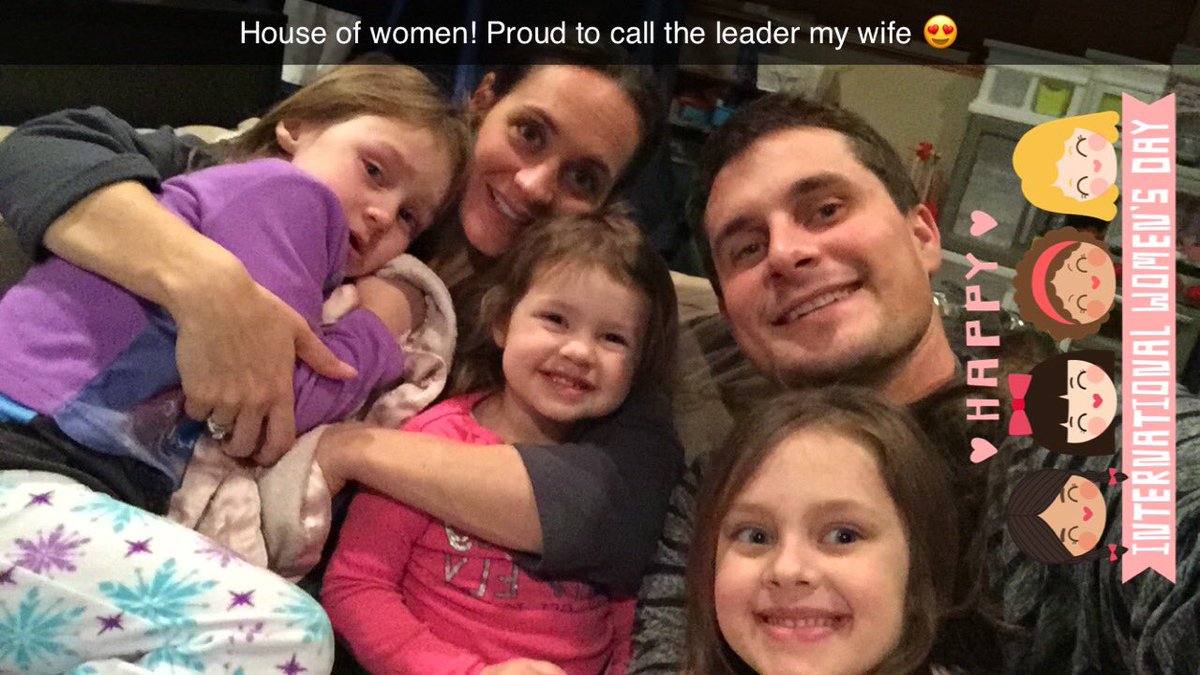 slimshrady32's tweet photo. Surrounded by my women! https://t.co/YXeZX0t4Ti