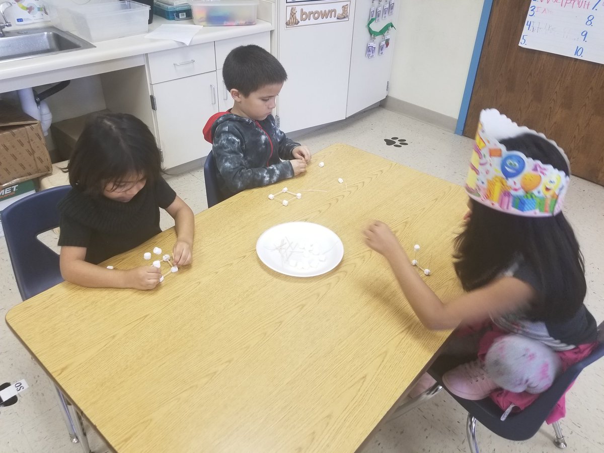 DZ_kinder's tweet photo. Using marshmallows and flat toothpicks, our kindergarteners were able to discover the 2d shapes in the faces of their 3d shapes they created! #stepbystep #teamwork https://t.co/yHYNSJrcAw