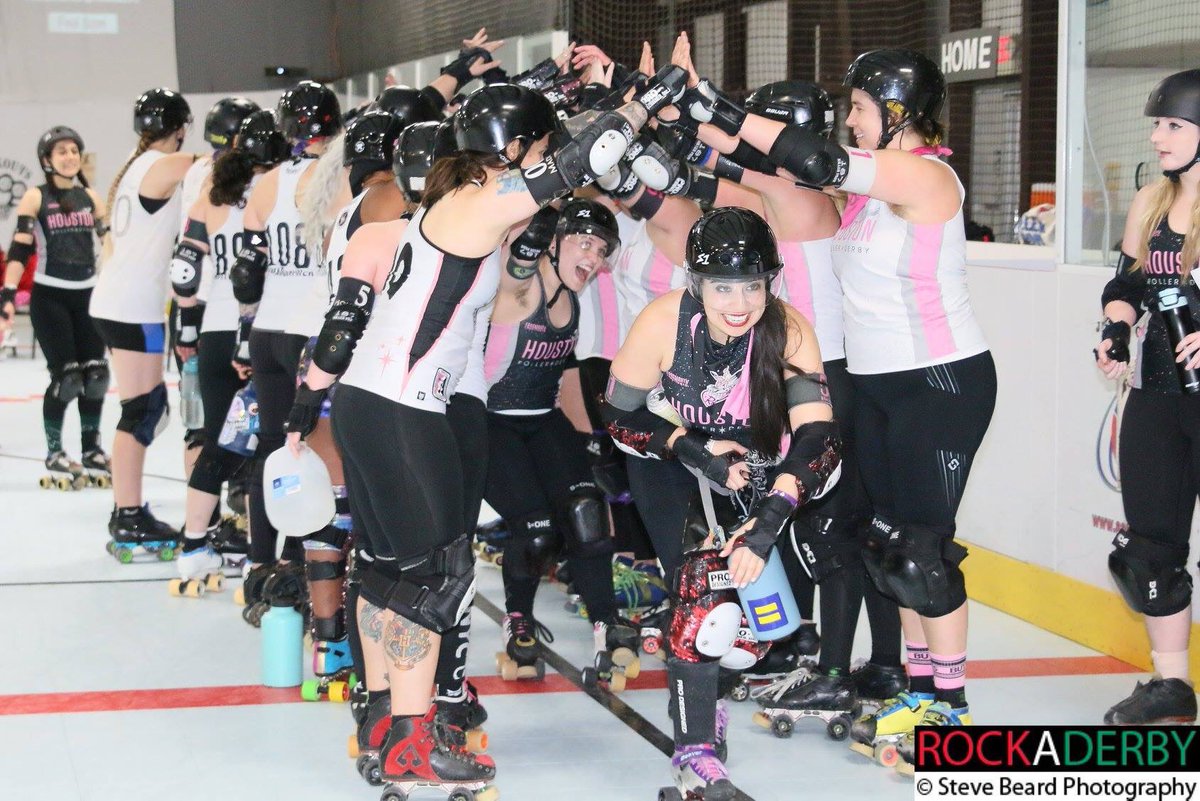 HouRollerDerby's tweet photo. Behind every strong woman are strong women who support her - and sometimes those women are her roller derby team 💫 #IWD2019 https://t.co/5lAGpCKczG