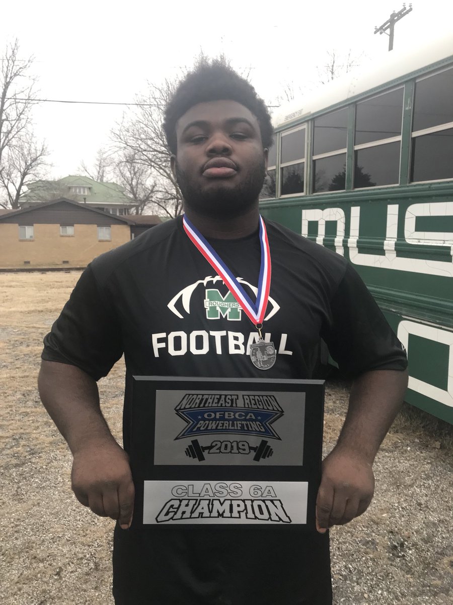 The1CoachSexton's tweet photo. @Straight91Beast between 500-600 on squat and deadlift. 330 Bench for my dude the youngstab! I still say he is unblockable when that motor hits 100! Congrats! #SwoleSquad #MuskogeePower #WeMakeMONSTERS @MuskogeeA @MuskogeeSchools @NacCoach https://t.co/bkVUDCbZ6A
