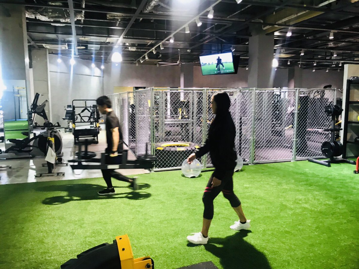 bodymakersakai's tweet photo. こんにちわ！
BODYMAKERGYM店です！

本日のGROUP LESSON WORKOUT大変好評です！！
3月23日にも行われるので是非ご参加ください！！
明日はBOXING EXERCISEのGROUP LESSONが行われます！
こちらも是非ご参加お待ちしております！！！
#BODYMAKERGYM
#GROUPLESSON https://t.co/BqtrwNVLtN