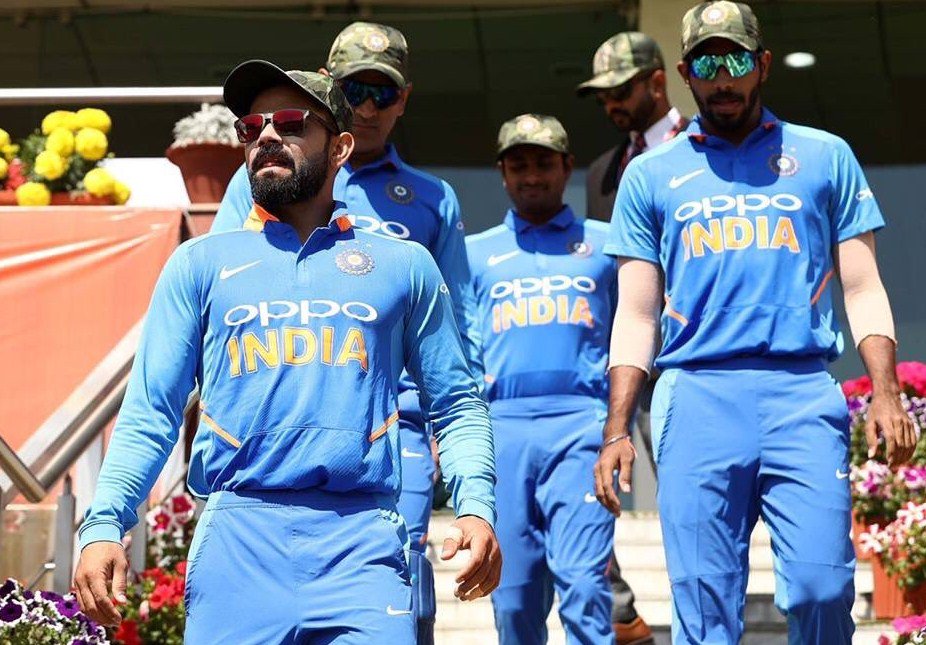 Nawaiwaqt_'s tweet image. بھارتی ٹیم کے فوجی کیپ پہننے پر پاکستان کا آئی سی سی سے نوٹس لینے کا مطالبہ
nawaiwaqt.com.pk/09-Mar-2019/99…
#Indian #Cricketers #ArmyCaps #Match @BCCI @ICC @imVkohli @pid_gov @SMQureshiPTI