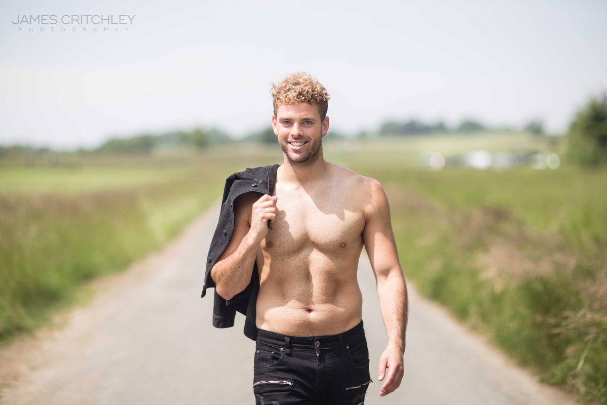 Have a wonderful weekend everybody!

Photography- James Critchley (James Critchley Photography)