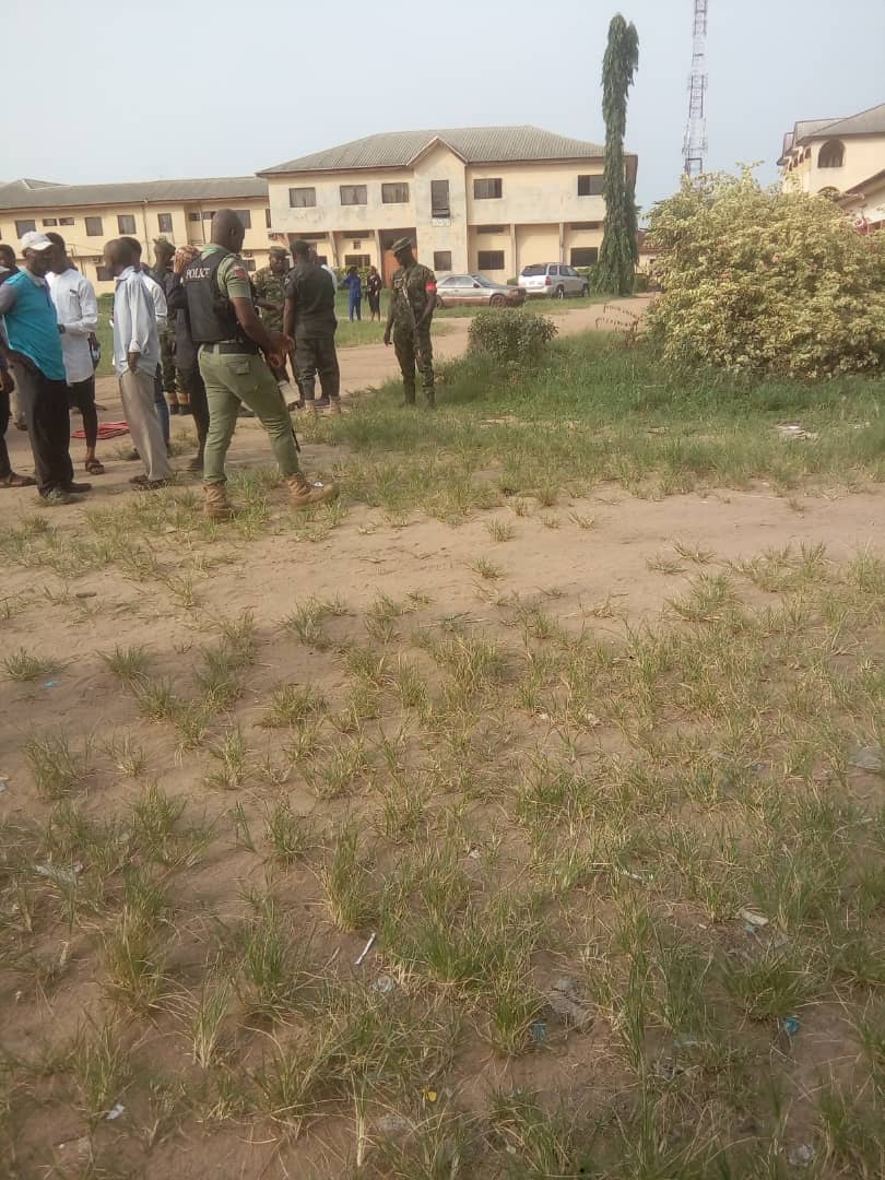 benolugbuo's tweet image. Heavily armed security personnel present at Ward 1, Polling Unit 5  Aba North LGA Abia Abia State. #NigeriaDecides2019 #2019ElectionSecurity #Tella #ESSC @cleenfoundation @POLICESERVICEC2 @PoliceNG @SituationRoomNg @EiENigeria @CDDWestAfrica @YIAGA @PLACNG @ClementNwankwo
