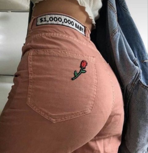 Trust me, I'm definitely more thicc. -💋