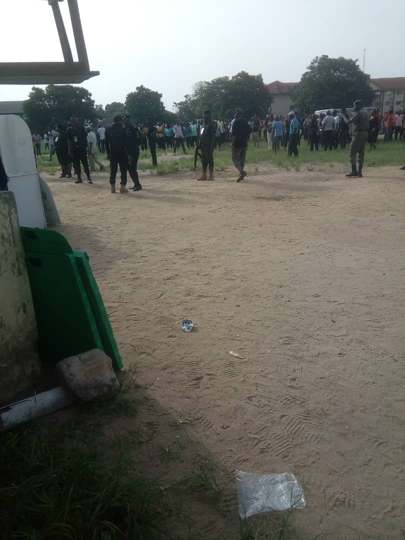 benolugbuo's tweet image. Heavily armed security personnel present at Ward 1, Polling Unit 5  Aba North LGA Abia Abia State. #NigeriaDecides2019 #2019ElectionSecurity #Tella #ESSC @cleenfoundation @POLICESERVICEC2 @PoliceNG @SituationRoomNg @EiENigeria @CDDWestAfrica @YIAGA @PLACNG @ClementNwankwo