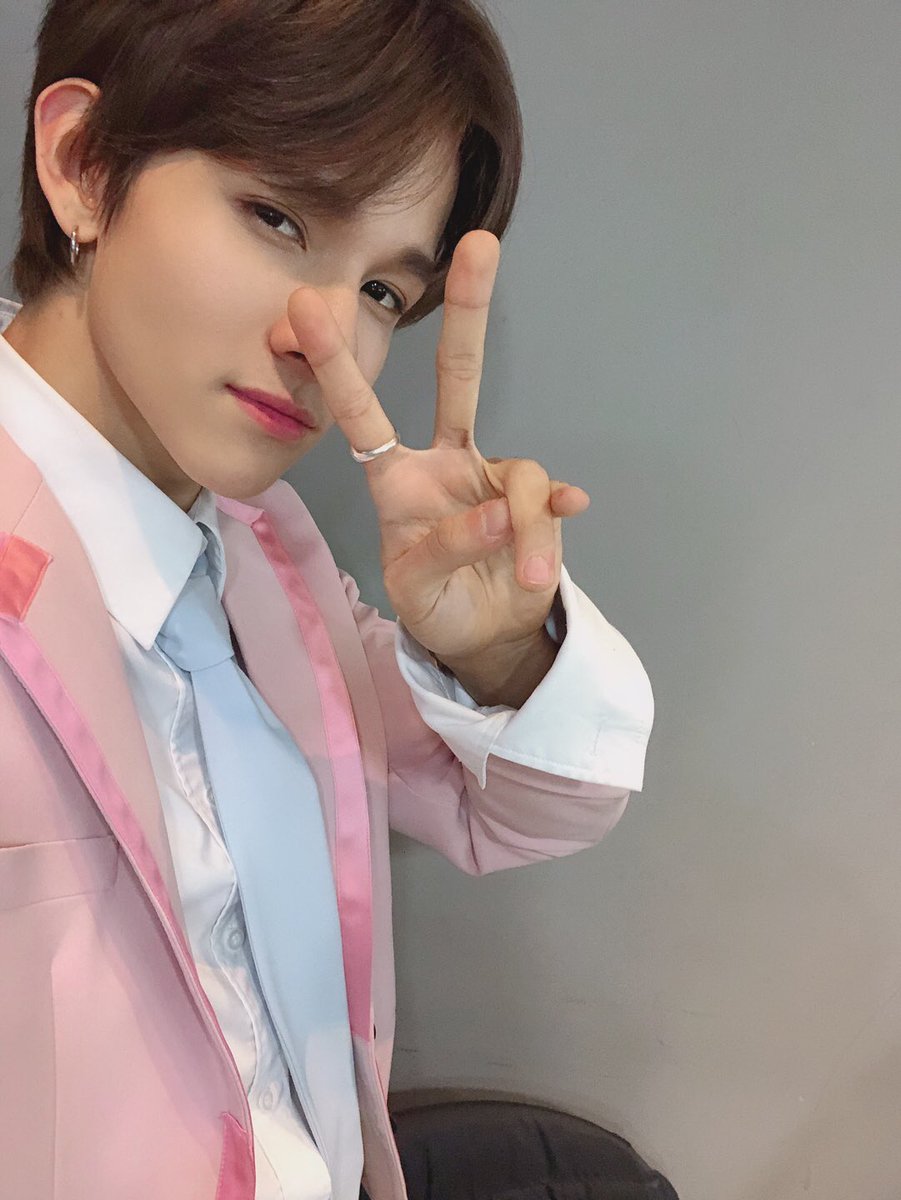 bravepunch_'s tweet photo. [190309 음악중심❤️]
음악중심 막방까지 성공 👏👏
지금까지 홍삼차 많이 사랑해주셔서 감사해요 😊
우리 가넷 너무 수고했어요 ❤️
(도시락도 고마워요 🌼 최고👍)
⠀⠀⠀⠀⠀⠀⠀⠀⠀⠀
#용감한홍차 #사람들
#사무엘 #Samuel https://t.co/dRzWGxfUro
