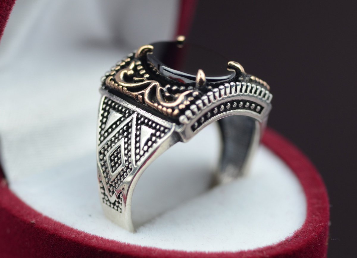 craft_native's tweet image. Mens Vintage Aqeeq Ring | Agate Sterling Silver 925 Ring
The ring showcases an elegant design with unique Beautiful Black Aqeeq stone. 
 #gemstones #Blackagate #vintage #menswear #Timeless #sterlingsilver #ring #artisan #carnelian #craftnative #gift #stone #gemring #onyx #forhim
