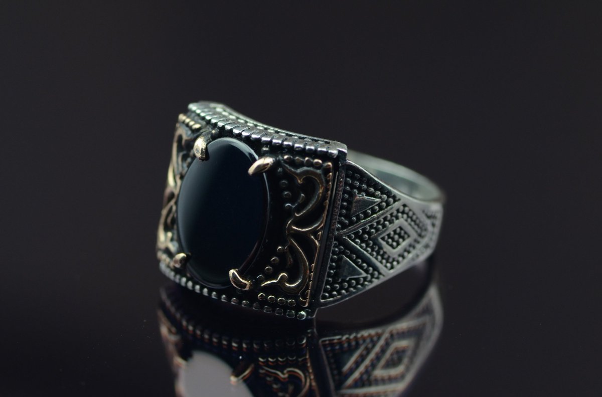 craft_native's tweet image. Mens Vintage Aqeeq Ring | Agate Sterling Silver 925 Ring
The ring showcases an elegant design with unique Beautiful Black Aqeeq stone. 
 #gemstones #Blackagate #vintage #menswear #Timeless #sterlingsilver #ring #artisan #carnelian #craftnative #gift #stone #gemring #onyx #forhim
