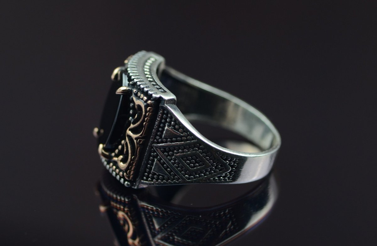 craft_native's tweet image. Mens Vintage Aqeeq Ring | Agate Sterling Silver 925 Ring
The ring showcases an elegant design with unique Beautiful Black Aqeeq stone. 
 #gemstones #Blackagate #vintage #menswear #Timeless #sterlingsilver #ring #artisan #carnelian #craftnative #gift #stone #gemring #onyx #forhim