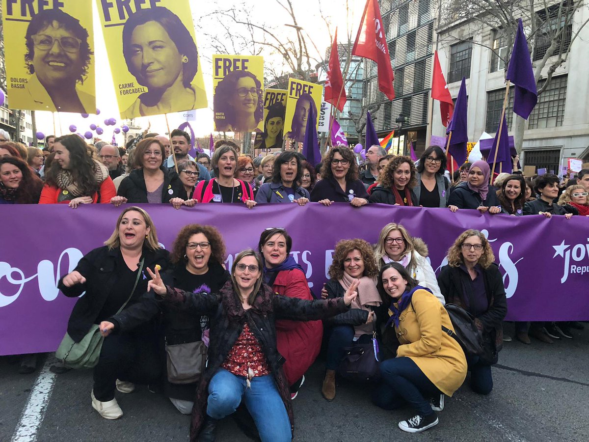 DonesErcBaix's tweet photo. Ahir vam tornar a omplir els carrers de lila, i les dones del Baix tb vam ser-hi, per reclamar la igualtat de drets entre dones i homes!
#8M #VagaFeminista8M #DonesAmbTotsElsDrets #BaixLlobregatComarcaFeminista https://t.co/ASbCdFlRWL