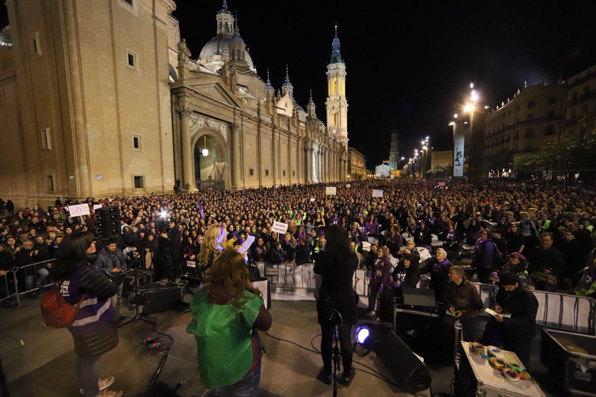 granaprendis's tweet photo. Zaragoza es una ciudad de casi 700.000 habitantes. ayer salieron  200.000 personas a la calle a manifestarse. #8M https://t.co/REB3XR8HXb