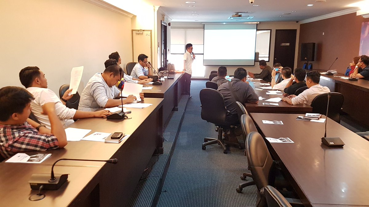 amkreformasi's tweet photo. Program Kursus Kesetiausahaan AMK Malaysia yang dihadiri oleh Setiausaha, Setiausaha Kerja &amp; Setiusaha Pengelola AMK Negeri. Dirasmikan oleh Setiausaha Pengelola KEADILAN, YB @niknazmi.

#AMKMalaysia
#AngkatanMuda

@akmalnasir @anwaribrahim https://t.co/wQ9DbgvEDR