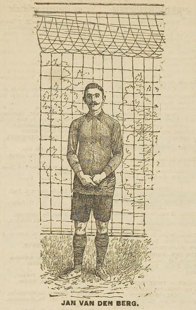 JoopOdenthal's tweet photo. Jan van den Berg, met Kick Smit de belangrijkste Roodbroek. Eerste international en in zijn tijd topscorer van de club. Jan sloot zijn voetbalcarrière af als keeper, werd hierna (ere)voorzitter van de club en directeur van het toen nieuwe Olympisch stadion. https://t.co/nNA13OYLSU