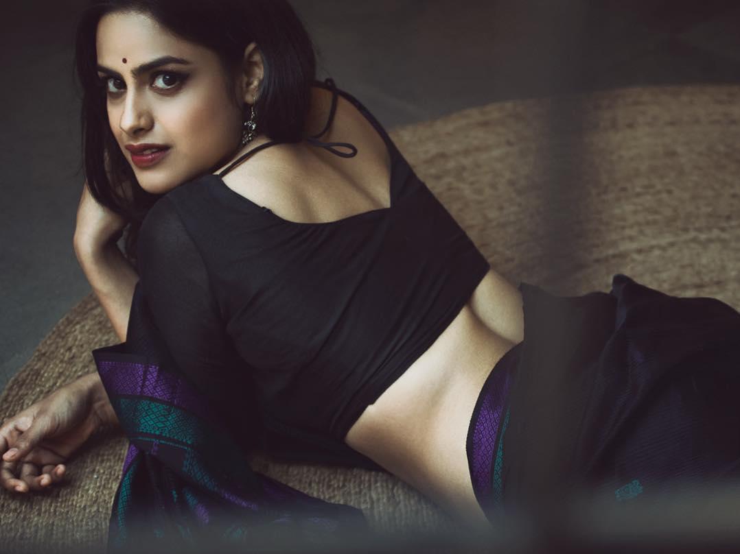 MinakshiMinu2's tweet photo. #bhabilover #bhabifan #beautifulbhbai #hotbhabi #indianbhabi https://t.co/JI8mbernn2