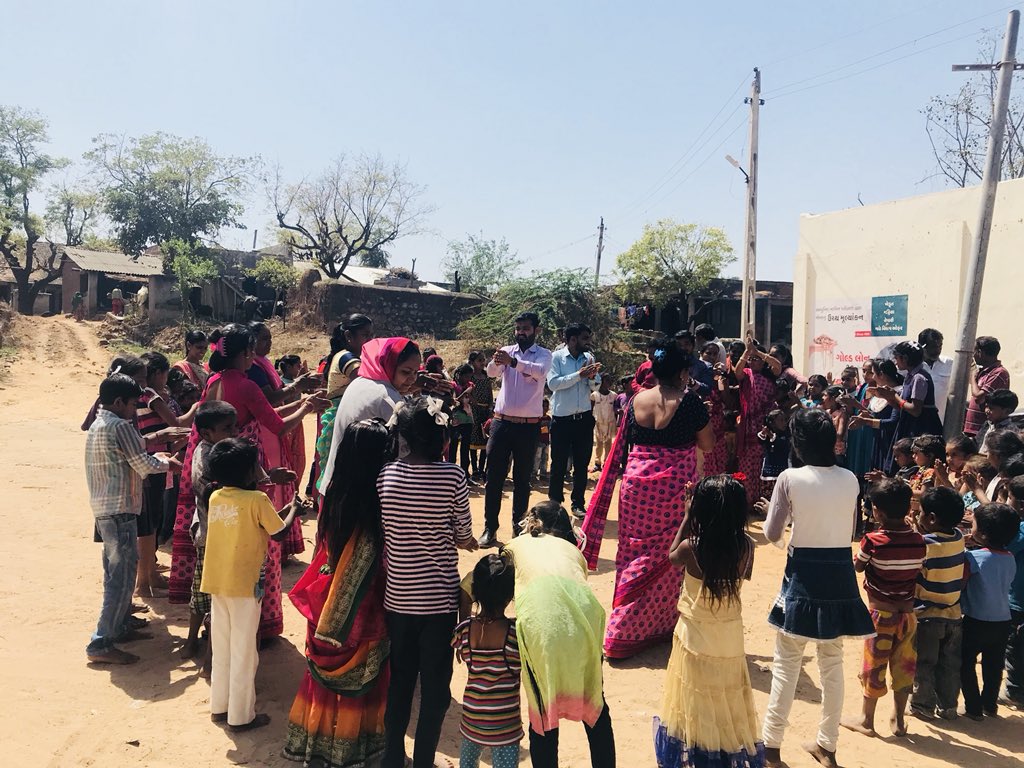 iamvikrantkalal's tweet photo. #Poshanpakhwada2019 #poshanabhiyaan awareness campaign through #Handwashingsteps with children along with community. @CollectorSK @sabarkanthadp @SPreraks @arjandewagt @PoshanAbhiyaan @CdhoSabarkantha @WCDGujarat @MinistryWCD @kasharma2010 https://t.co/fCAl5Jdl9f