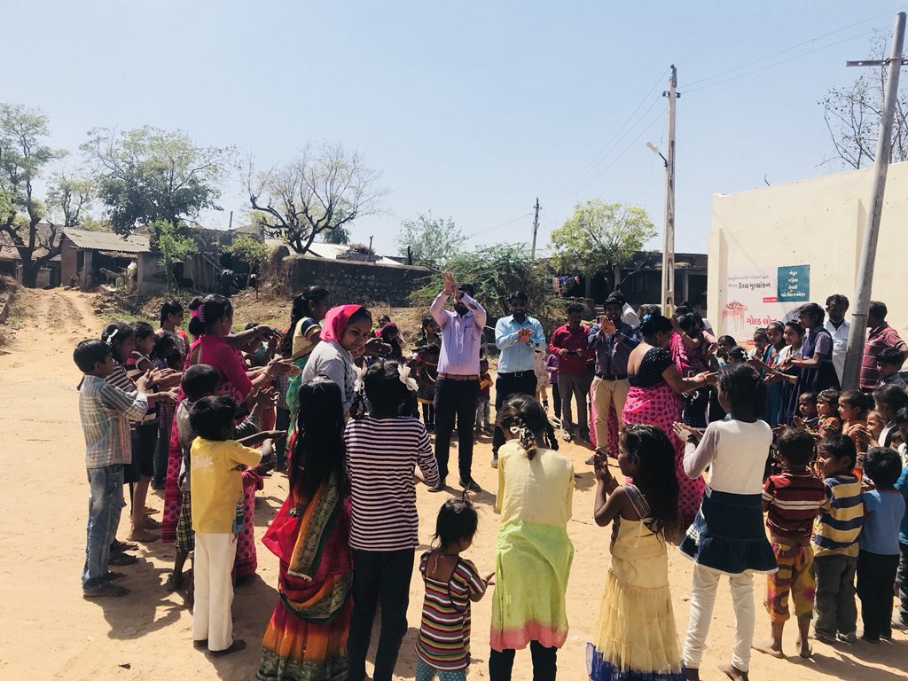 iamvikrantkalal's tweet photo. #Poshanpakhwada2019 #poshanabhiyaan awareness campaign through #Handwashingsteps with children along with community. @CollectorSK @sabarkanthadp @SPreraks @arjandewagt @PoshanAbhiyaan @CdhoSabarkantha @WCDGujarat @MinistryWCD @kasharma2010 https://t.co/fCAl5Jdl9f