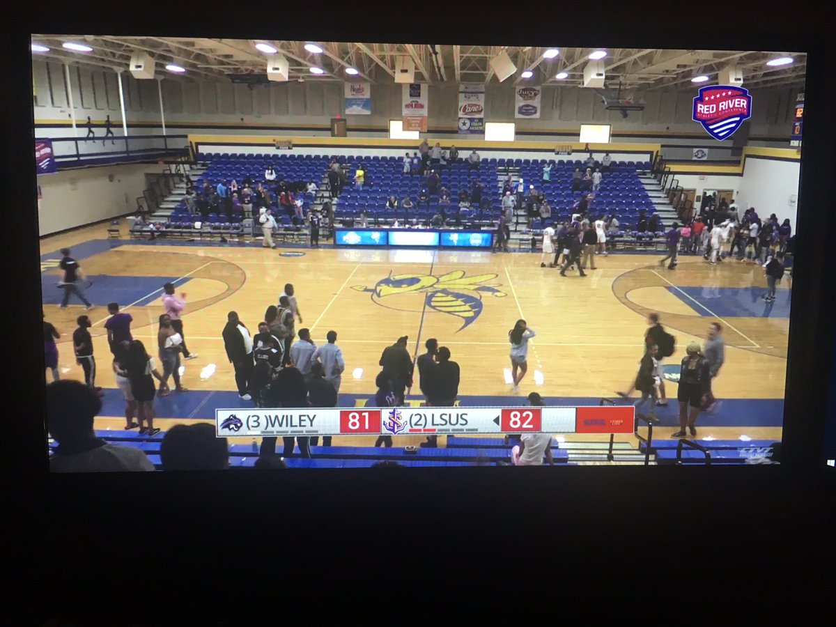 StoolMintzy's tweet photo. Onto the @RRACsports Finals! Craziest ending I have seen in a minute. Bogus foul called on @LSUSMBB at buzzer as they celebrate....refs review for 5 minutes and say no foul!#HadEmAllTheWay #AnchorUp @CoachBlank @LucasMorganAD @JimmyDicken https://t.co/MFHZPwYVx8