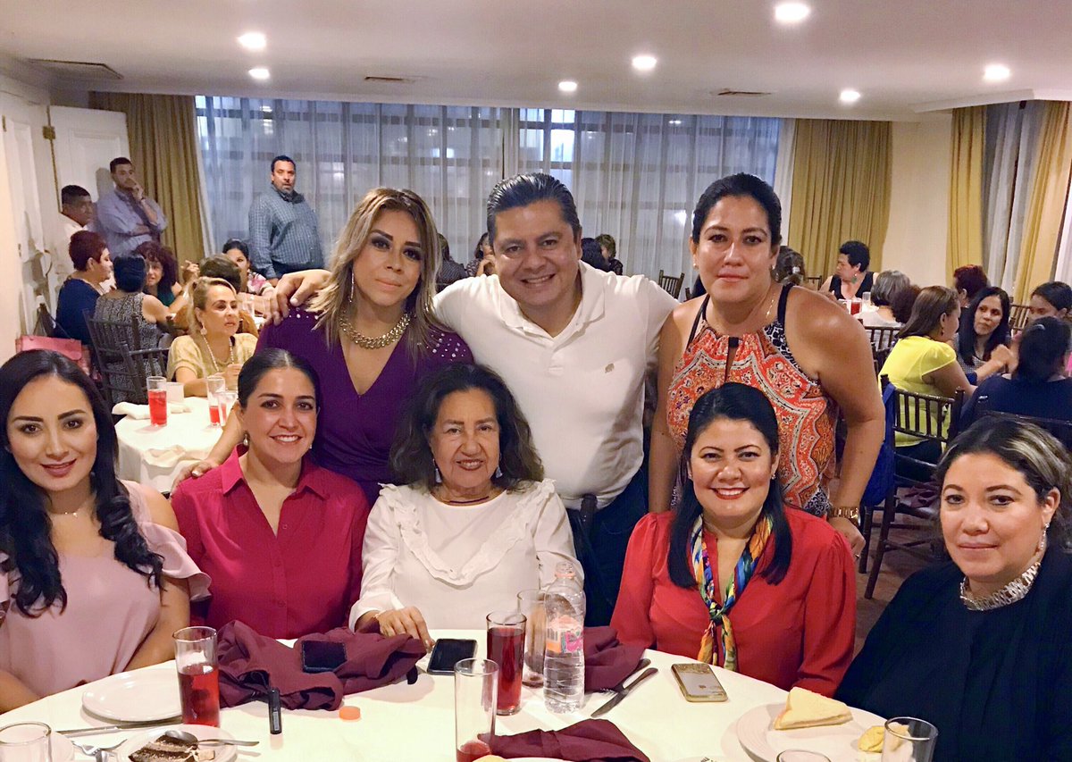 KarinaCanoMx's tweet photo. Todos los días trabajamos desde la trinchera que nos corresponde para aportar un grano de arena a nuestra sociedad y a las futuras generaciones.

Gracias  @Marlon_RamirezM por la invitación a conmemorar este #DiaInternacionaldelaMujer2019 junto a compañeras de causa en #Veracruz https://t.co/fL3tjim0at
