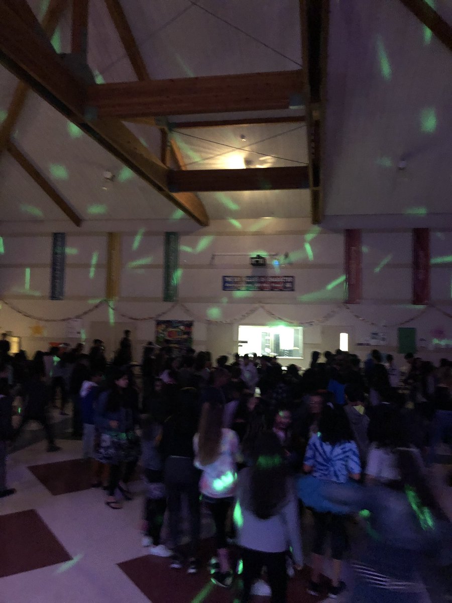 SueGoldman4's tweet photo. Love me a middle school dance!! #80s https://t.co/Uobw26QEbw