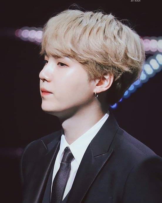 JGeoum's tweet photo. Happy birthday Min Yoongi(suga)😍사랑헤요 😘😘 https://t.co/D1I4eXIscS