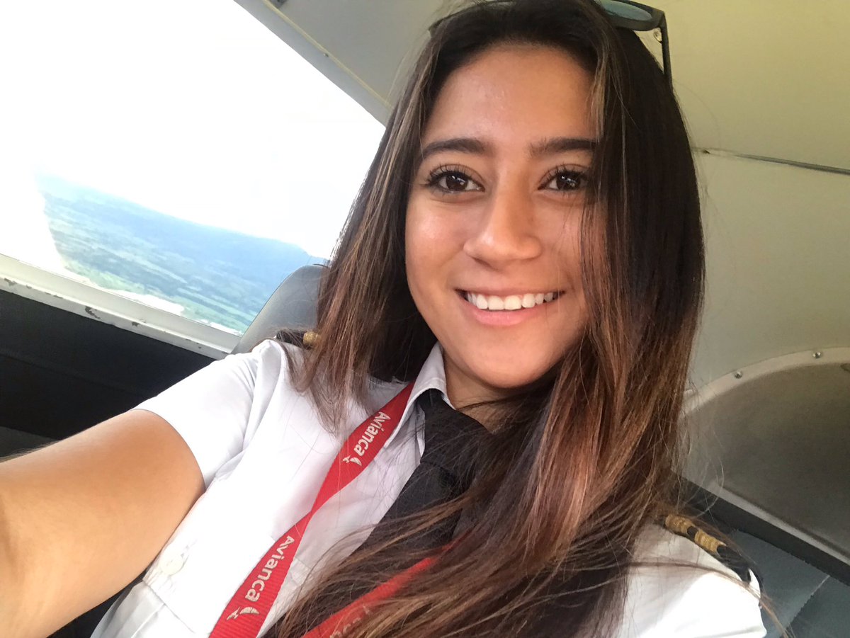 rociolivvares's tweet photo. Cuando salí del colegio y le conté a mi ex novio (Gracias a Dios EX) que quería ser piloto, me dijo “vos? jaja vos sos mujer, no tenes nada que andar haciendo en ese ámbito, ni trabajo te van a dar, hacete doctora o licenciada” hoy en día soy más feliz que nunca🥰 #WomensDay2019 https://t.co/kzaShIsUId