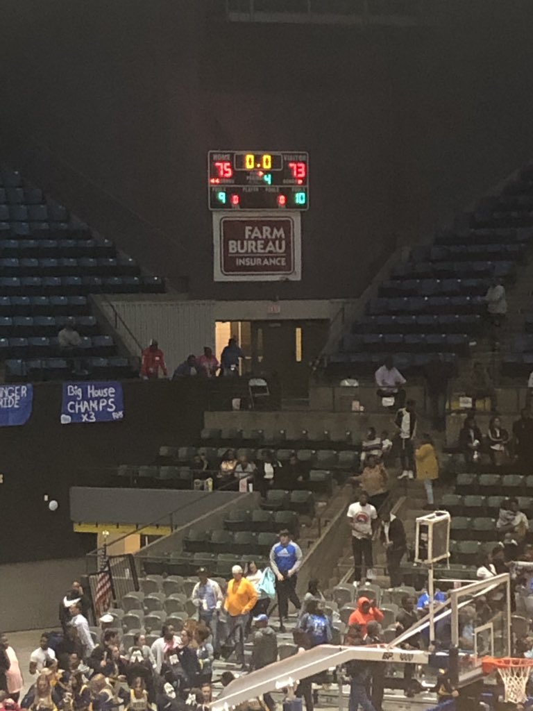 chmstanghoops's tweet photo. Congrats to @TweetDCS_CHHS and @coachmealer and all the Mustangs for winning the 5A State Championship #MustangNation https://t.co/Rlwuw3UybO