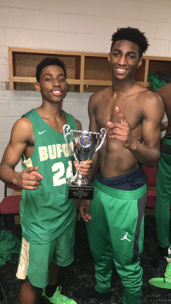 b_green0's tweet photo. I wanna thank god And i wanna thank my team for working so hard. Beautiful way to end my high school career. ππ #loveyallbois #StateChamps https://t.co/qxs4tLzyVd