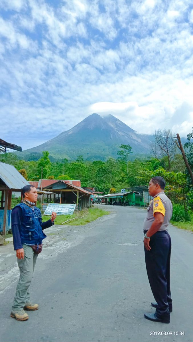 JogjaUpdate's tweet photo. gunung merapi dari dusun ngerangkah.
📷 :sumosulis ~@Umbulharjo1

  https://t.co/jouW1o9IWu