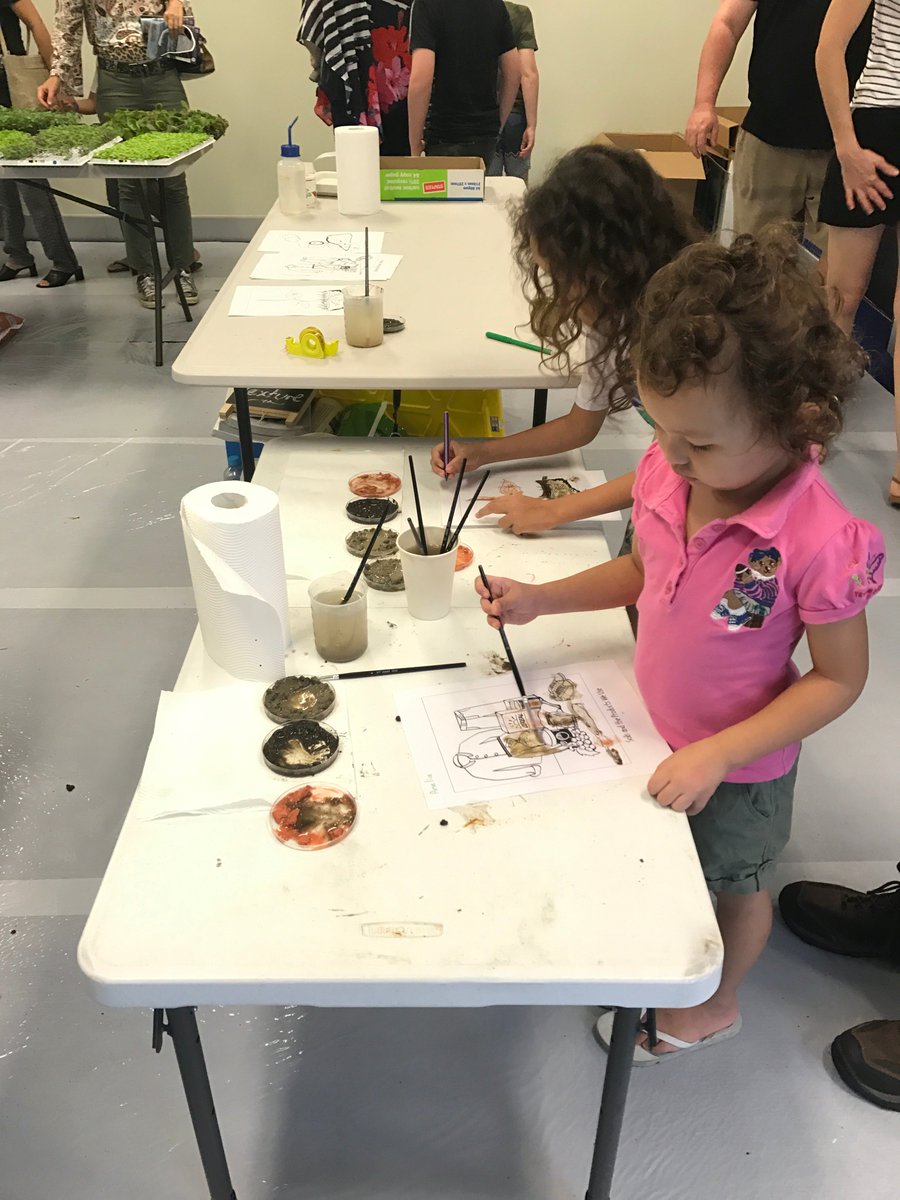 NQDRYTROPICS's tweet photo. Great fun at Street Science - Museum of Tropical Queensland. @NQDRYTROPICS & @SoilScienceAust blown away by people's interest in soils #soilhealth Everyone potted a seedling to take home. Even painted with soil! #SoilScienceAu #WSFTownsville @NRMRegions https://t.co/nDEBSAwKS3