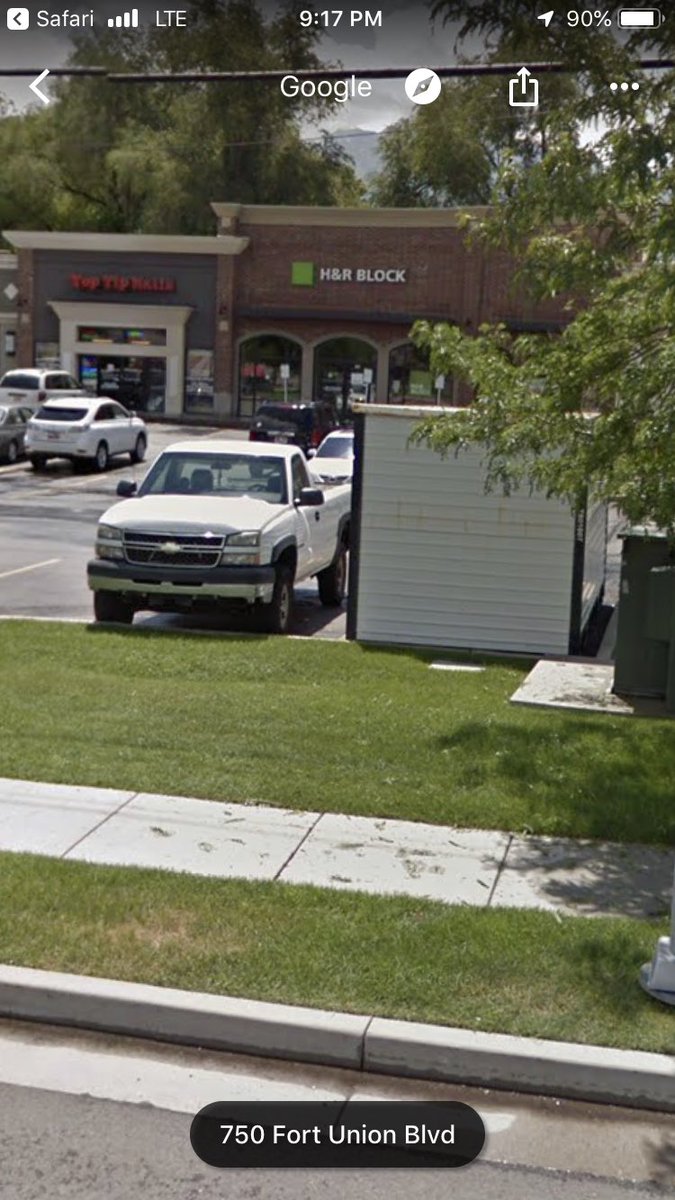 thevanboys's tweet photo. Turn left on H&amp;R block. Square light is green https://t.co/40nX8JMbjB