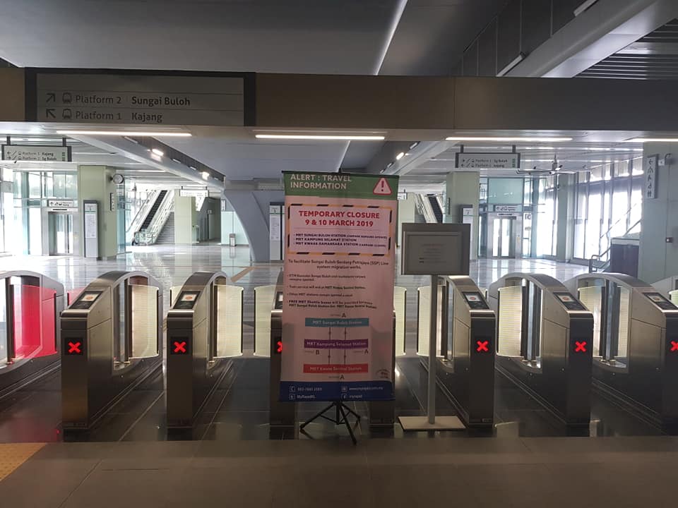 MRTMalaysia's tweet photo. MRT Kg Selamat Station is closed 9-10/3/19
• #SBKLINE CLOSED for Kg Selamat
• FREE MRT SHUTTLE BUS to Kwasa Sentral : ENTRANCE A
• FREE MRT SHUTTLE BUS to Sg Buloh : ENTRANCE B
• Station Footbridge btwn Entrance A &amp; Entrances B &amp; C: OPEN 
• MRT Feeder Bus: NORMAL https://t.co/cmQV7HSWH2