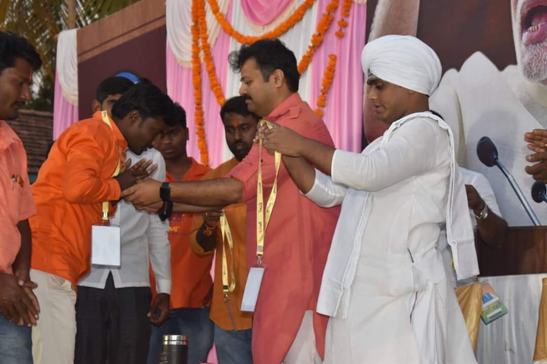 MaaBharath's tweet image. #TeamModi
#ModiDooth
Team Modi&apos;s Modi Dooth campaign is going on well.
We are identifying a Karyakarta in each villages of Karnataka who can give his time to spread @narendramodi ji&apos;s achievement and rewarding him with the tag,where that person will be the point of contact for us