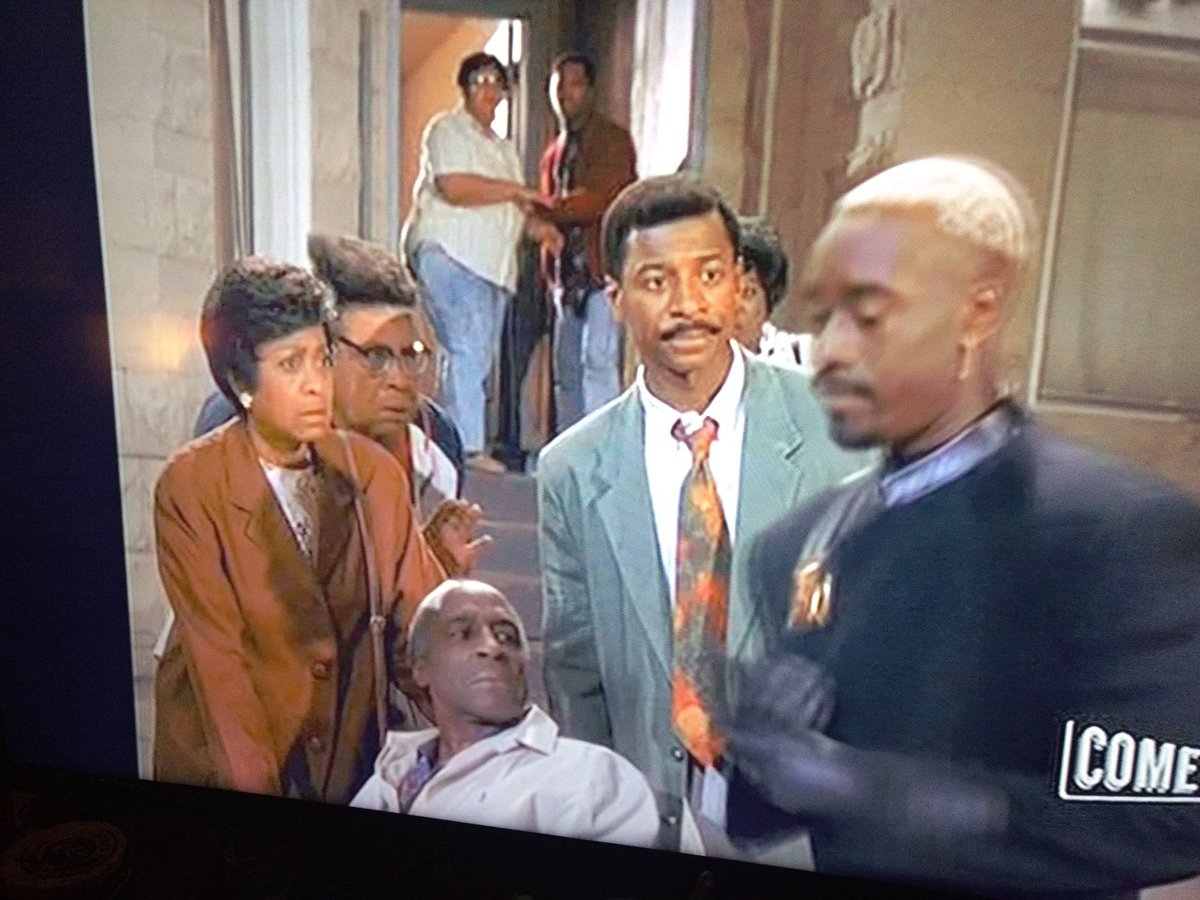 EllenJoRoberts's tweet image. Random late night TV discovery: @Robert_Townsend's #MeteorMan ©1993 with an epic cast, including #JamesEarlJones in a #KidNPlay high top fade and a young @DonCheadle as a gangster named "Goldilocks"!