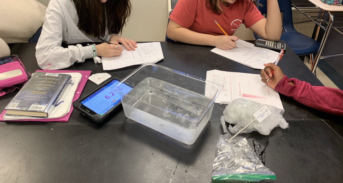 Kate_Chall's tweet photo. Early this week, Ss completed an experimental design and experiment simulating arctic adaptations. This is one of my favorite @pascoscientific labs that I have set up in #sparkvue on @SamsungUS tablets synced lab file via @googledrive . #challscience @TMStiger1 #sciencerocks https://t.co/IQ2A6YXJSs