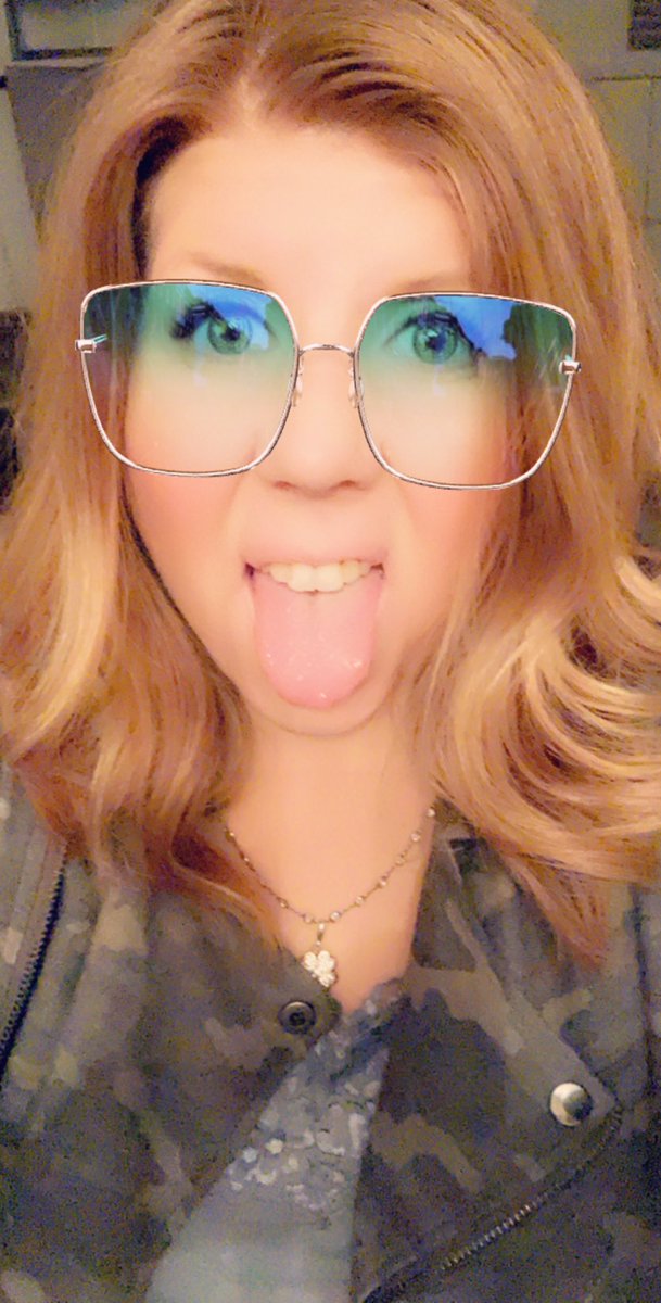 SusieO's tweet image. Snapchatting this shit up in the bar bathroom like you do #keepingitclassy