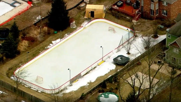 Hockey dad builds massive backyard ODR for the entire neighbourhood. 👏 MORE @ bardown.com/hockey-dad-bui…