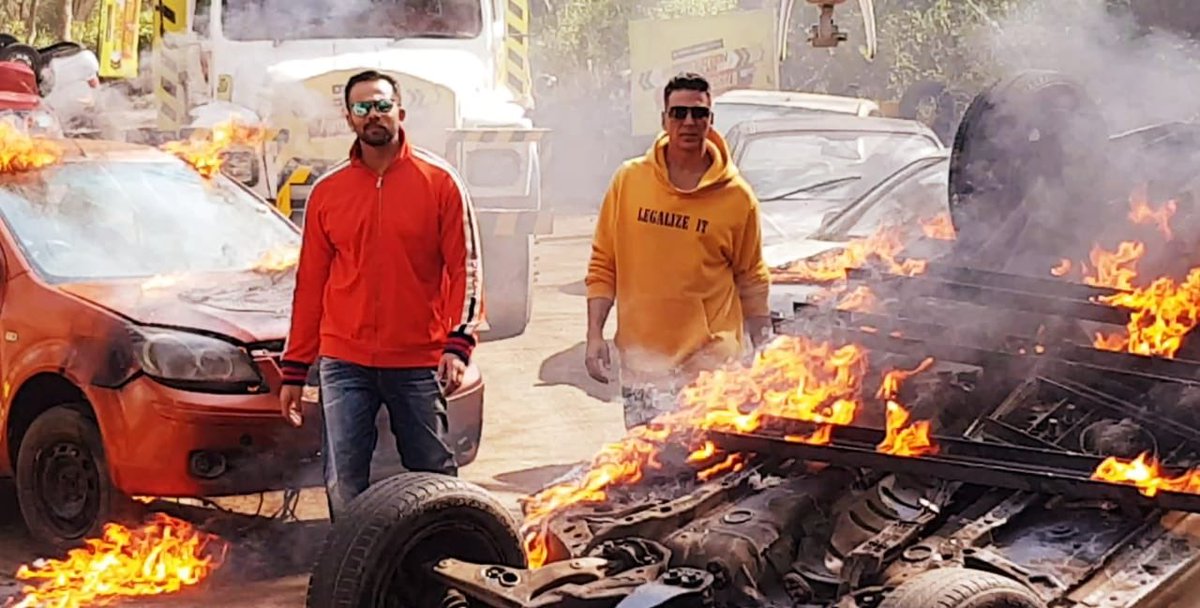 It's a flaming week for #Kesari 🔥
Warming up with #RohitShetty for Khatron Ke Khiladi. Watch this space!!
P.S. Don’t tell my Wife 😜