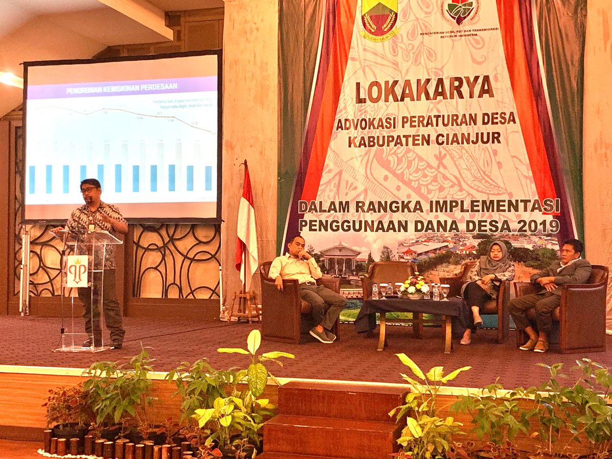 inovasi_desa's tweet photo. Direktur PMD Ditjen PPMD Kemendesa PDTT-RI, M Fachri, hadir di Kabupaten Cianjur, Jawa Barat, hari Sabtu pagi (9/3/2019). Direktur PMD menghadiri lokakarya Advokasi Peraturan Desa dalam rangka Penggunaan Dana Desa Tahun 2019. https://t.co/6uHr8DDcf7
