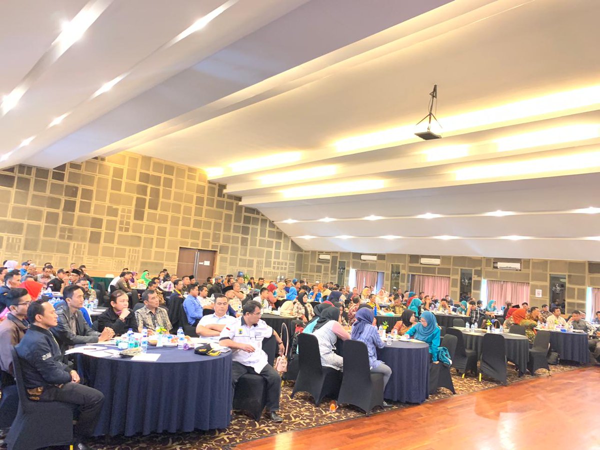 inovasi_desa's tweet photo. Direktur PMD Ditjen PPMD Kemendesa PDTT-RI, M Fachri, hadir di Kabupaten Cianjur, Jawa Barat, hari Sabtu pagi (9/3/2019). Direktur PMD menghadiri lokakarya Advokasi Peraturan Desa dalam rangka Penggunaan Dana Desa Tahun 2019. https://t.co/6uHr8DDcf7
