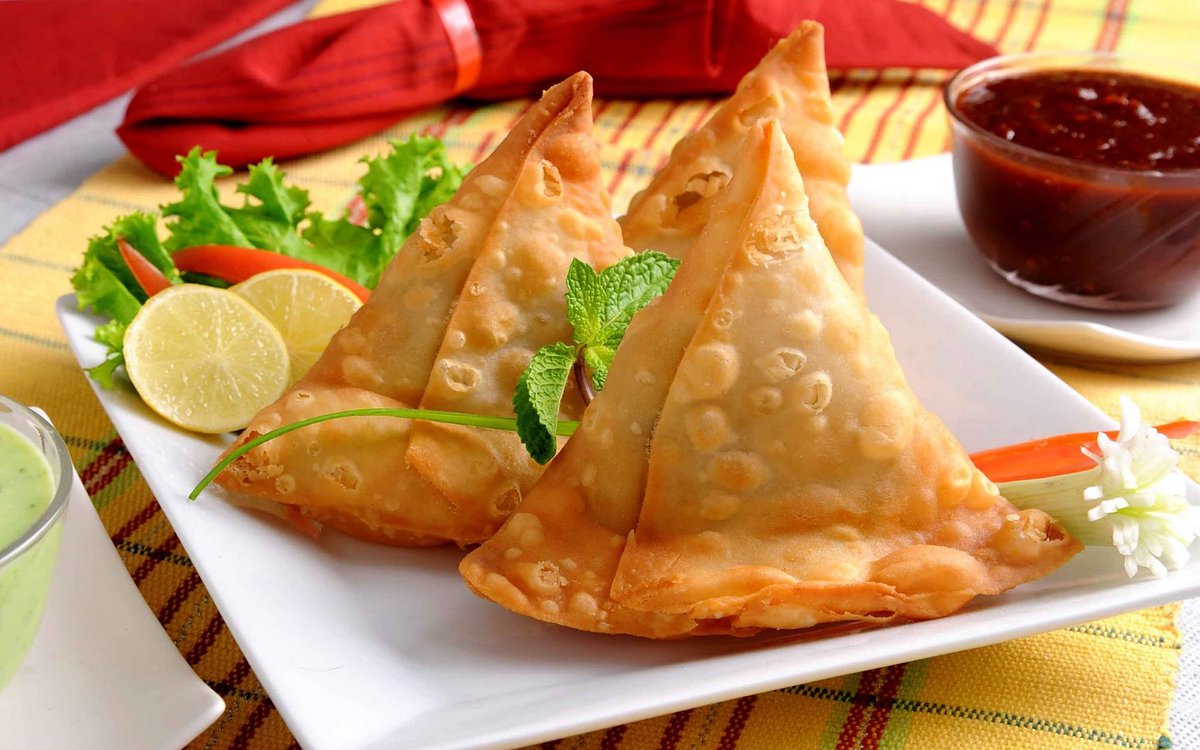 Samosa originated in the Middle East &amp; Central #Asia in the middle ages. #Samosa is #Persian in origin, sanbosag, introduced to  #India during the Muslim #Delhi Sultanate when #cooks came from Middle East. desiblitz.com/content/histor… via <a href="/DESIblitz/">DESIblitz ®</a> #Chef #foodie #Cooking <a href="/karunanundy/">Karuna Nundy</a>