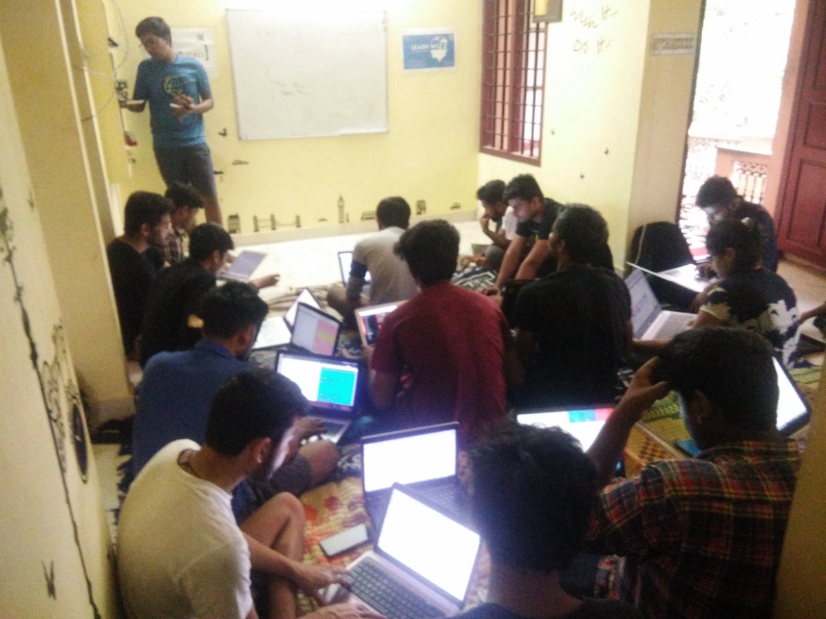 CodebucketLab's tweet image. Photos from day 3 of web development classes at #cBLabs. #codebuckets #wishitdoit