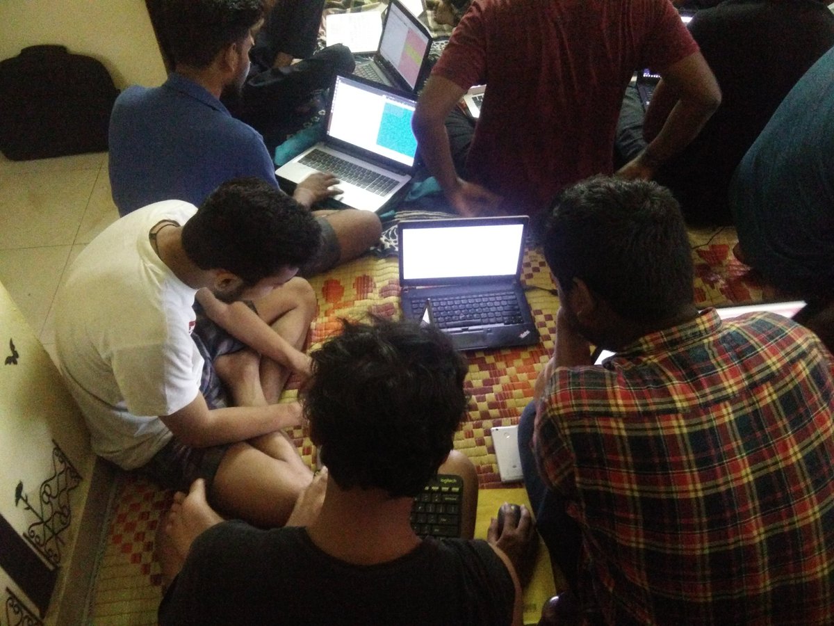 CodebucketLab's tweet image. Photos from day 3 of web development classes at #cBLabs. #codebuckets #wishitdoit