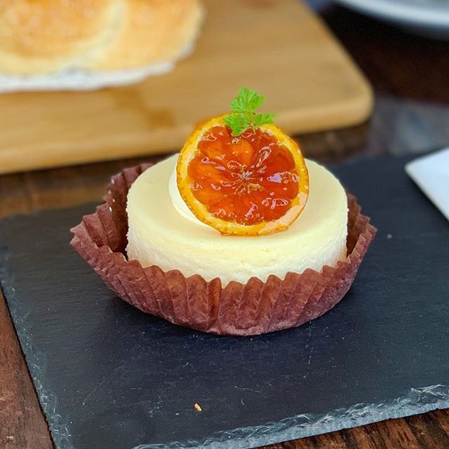 riesria's tweet image. 昨日のおやつ。
ゆずチーズケーキ。
ちょっとづつ行動範囲広がって嬉しい。
#azukibakery #リハビリウォーキング ift.tt/2EYbnnW
