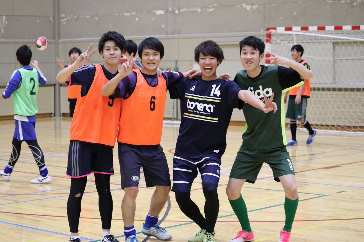 FutsalHues's tweet photo. 北海道教育大学札幌校に合格したみなさん
合格おめでとうございます㊗️㊗️
私たちフットサル部は、現在プレイヤー20名マネージャー7名で週に2回活動しています😊
真面目にフットサルに向き合いつつ、楽しみながら活動しています⚽️
初心者も経験者も大募集中です🤩
特にキーパー求めてます！
#春から札教 https://t.co/6sf1UNyWdz