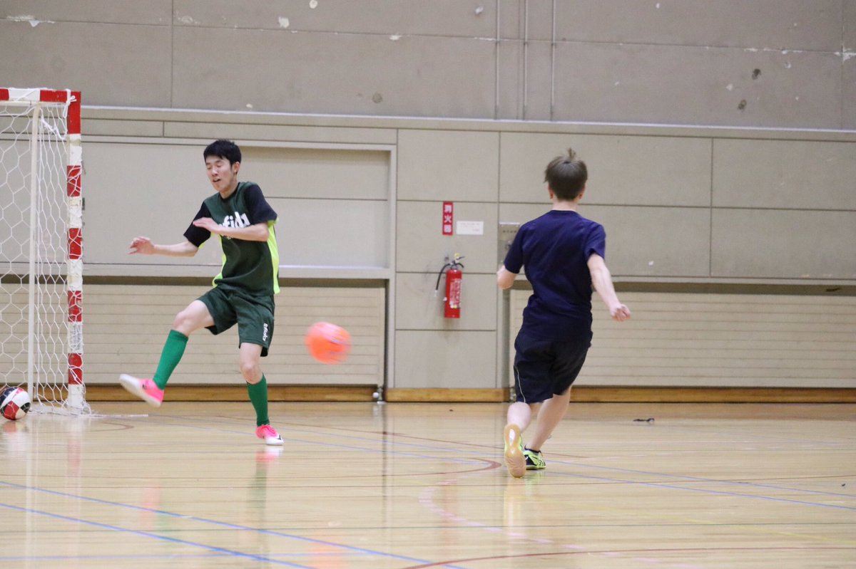 FutsalHues's tweet photo. 北海道教育大学札幌校に合格したみなさん
合格おめでとうございます㊗️㊗️
私たちフットサル部は、現在プレイヤー20名マネージャー7名で週に2回活動しています😊
真面目にフットサルに向き合いつつ、楽しみながら活動しています⚽️
初心者も経験者も大募集中です🤩
特にキーパー求めてます！
#春から札教 https://t.co/6sf1UNyWdz