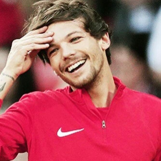 kissyobrien's tweet image. •So all of this is all for you•
#flowersforlou 🌹
@Louis_Tomlinson 
—You have a flower of your garden in Bolivia 🇧🇴