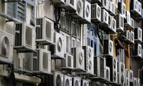 wef's tweet photo. Air conditioning is threatening our ability to tackle climate change. Here's what we need to do @wefenergy https://t.co/KREvPePziz #environment #wef19 https://t.co/fbErXgW5JD